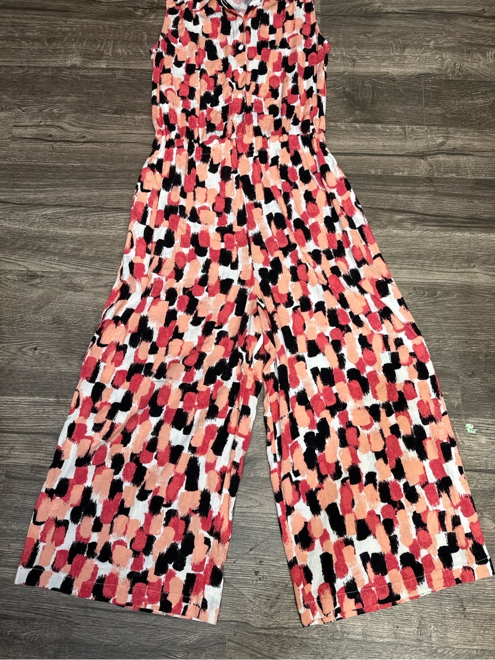 LulaRoe Sleeveless Collared Wide-Leg Jumpsuit in Coral, Black & Cream Print - Picture 4 of 8